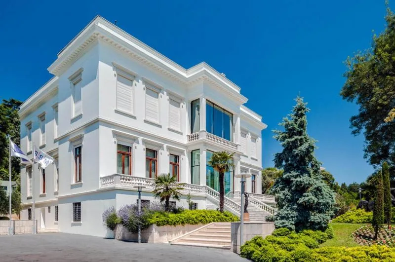 Sakıp Sabancı Kabataş Culture Center Art Gallery